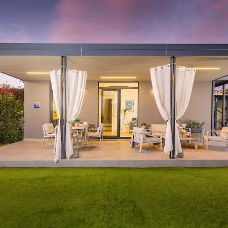 Vila Barcolana By Villsy Baderna